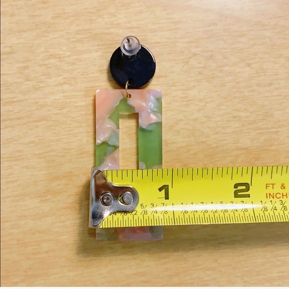 Marbleized acrylic rectangle drop dangle earrings - Picture 4 of 4